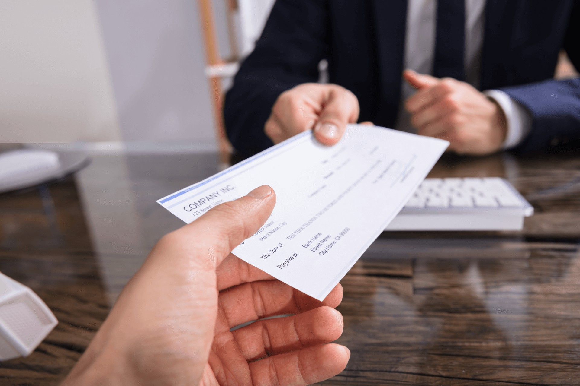 オンラインカジノで小切手を換金する方法を解説！方法や注意点を紹介！ | CASINO LOBBY（カジノロビー）