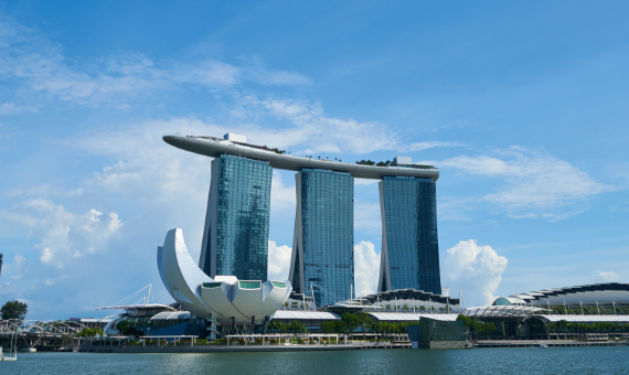 【最新】シンガポールのカジノを調査！おすすめカジノや年齢制限、服装、遊び方、予算は？