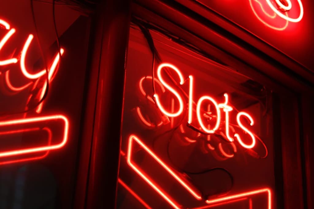 slots by red neon