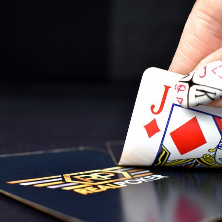 オマハポーカーが遊べるオンラインカジノを紹介!ルールと遊び方も徹底解説