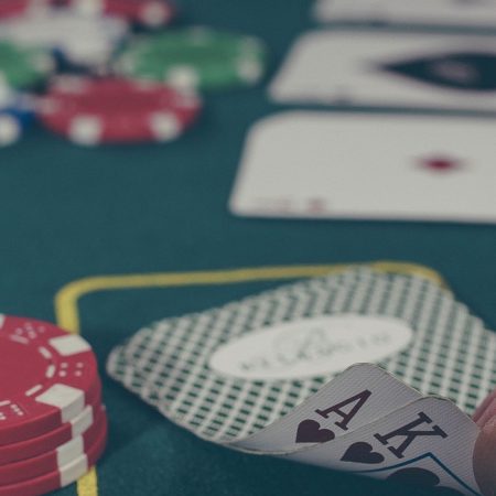 【必見】ポーカーのプロになる方法を徹底解説！日本・世界のプロランキングも総まとめ
